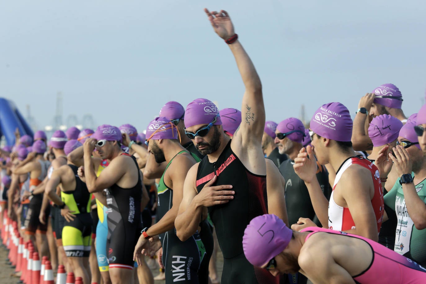 Valencia ha albergado el I Triatlón València-Platja Cabanyal, que ha discurrido por el barrio marítimo. Organizado por el Club de Triatlón 'Corre-Cuita', se ha desarrollado a lo largo de un recorrido de 25,7 kilómetros de distancia: 750 metros de natación, 20 km de ciclismo y 5 km de carrera a pie.