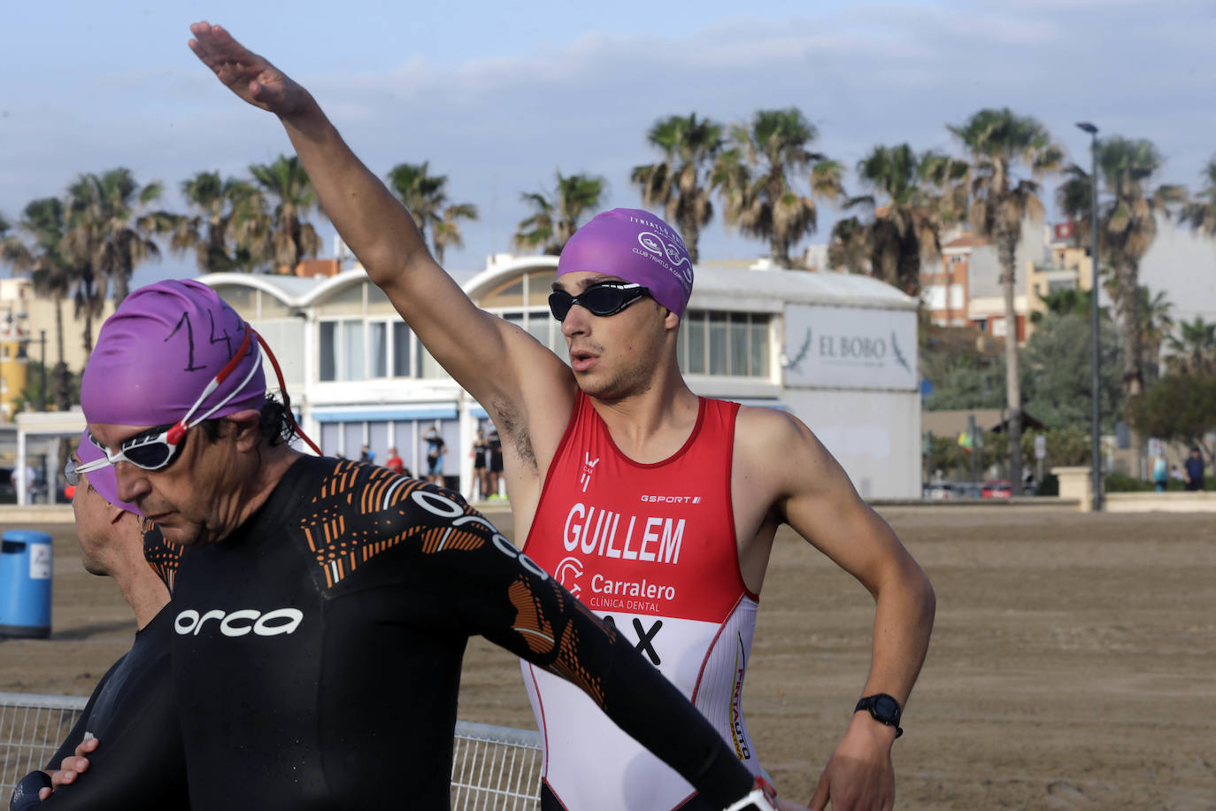 Valencia ha albergado el I Triatlón València-Platja Cabanyal, que ha discurrido por el barrio marítimo. Organizado por el Club de Triatlón 'Corre-Cuita', se ha desarrollado a lo largo de un recorrido de 25,7 kilómetros de distancia: 750 metros de natación, 20 km de ciclismo y 5 km de carrera a pie.