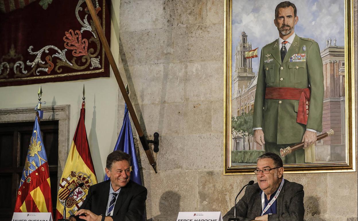 Javier Quesada y el Nobel de Física, Serfe Haroche, hoy en Capitanía, antes de la reunión de los jurados. 