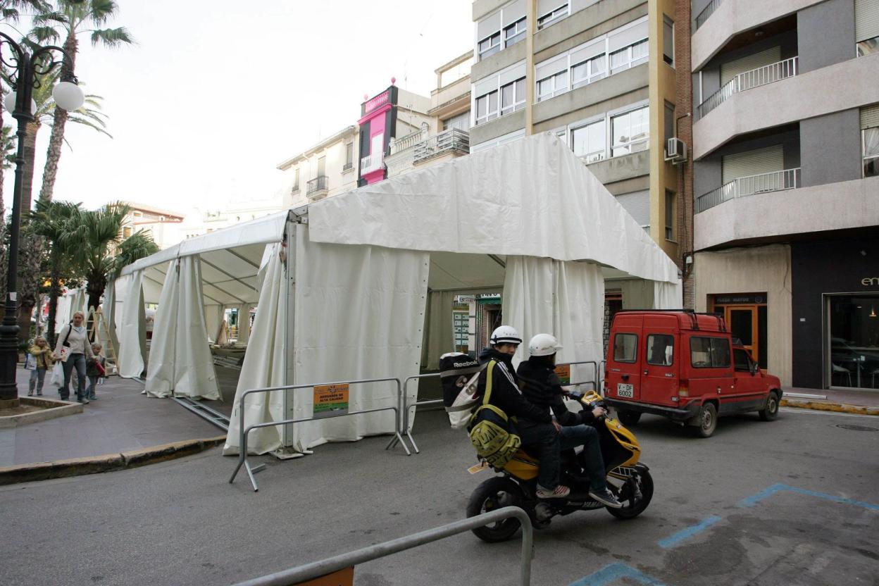 Carpa de una comisión fallera de Valencia. 