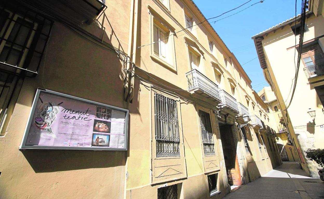 Fachada del edificio que acogió la sede del Escalante hasta 2016. 