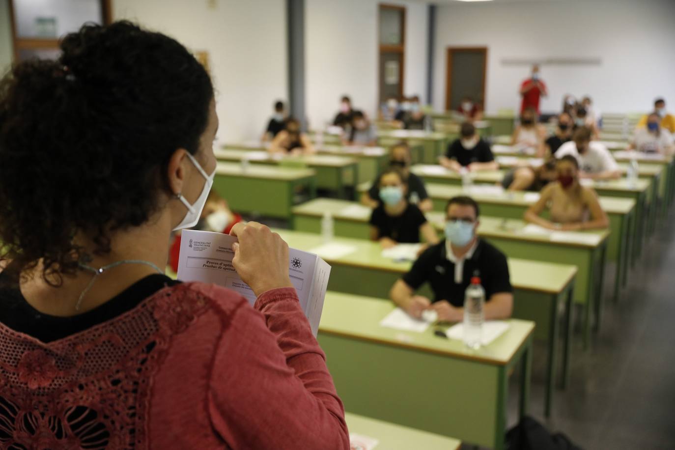 Las Pruebas de Acceso a la Universidad (PAU), la selectividad, han arrancado este martes en los campus de las cinco instituciones públicas con el examen de Historia de España. Un total de 24.557 estudiantes se han matriculado en las pruebas, que se prolongarán hasta el jueves. 