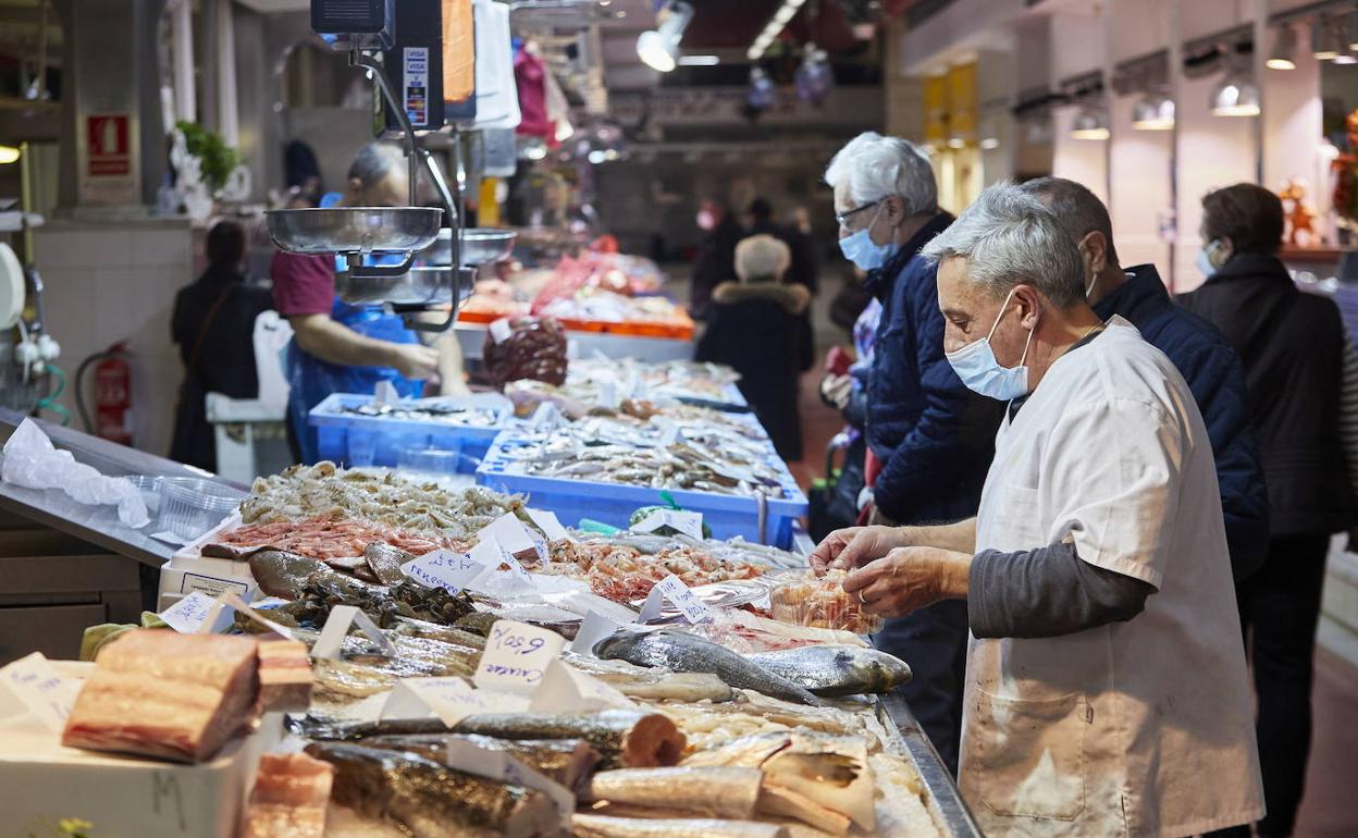 Puesto en la pescadería del Mercado Central de Valencia. 