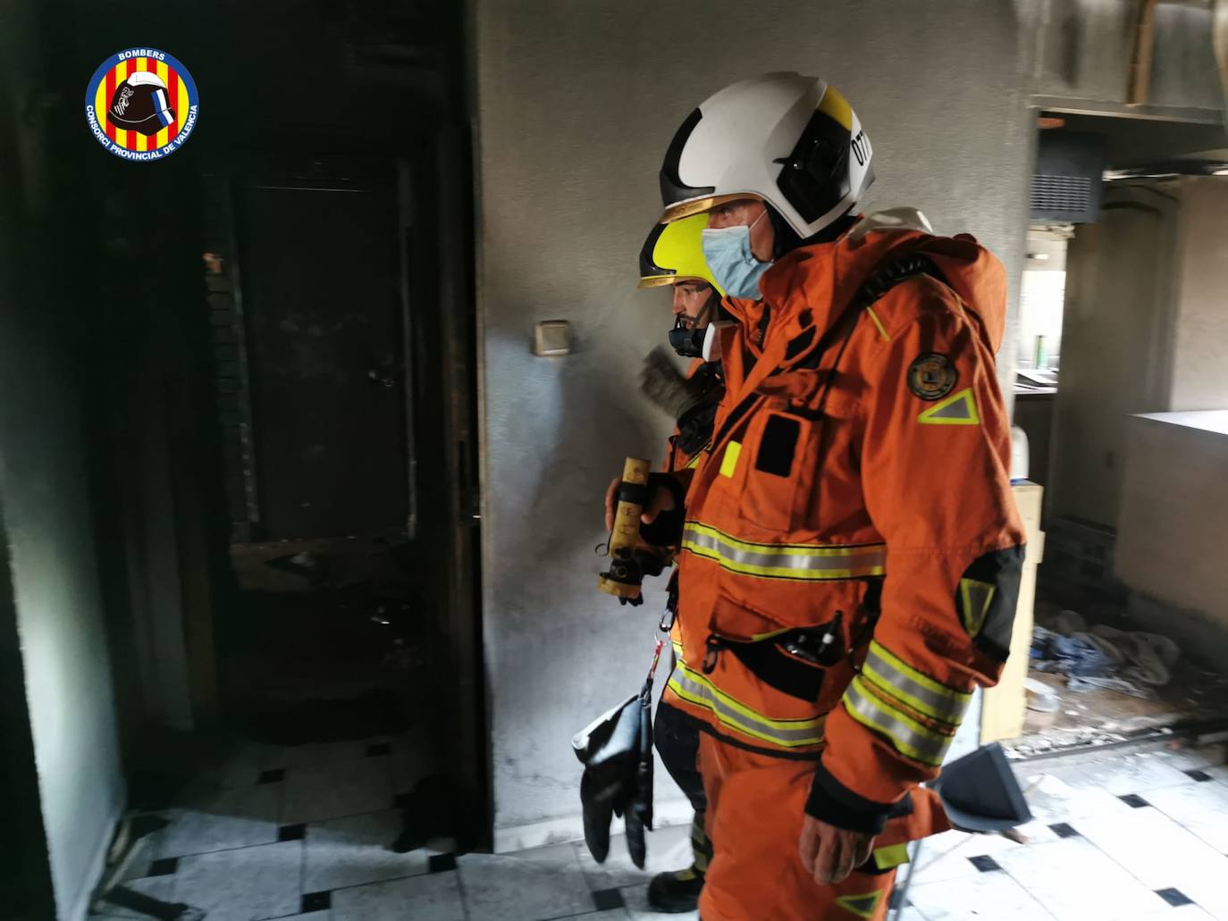 Una vivienda de la localidad de Algemesí se ha incendiado, dejando varios heridos y, de momento, una víctima mortal. 