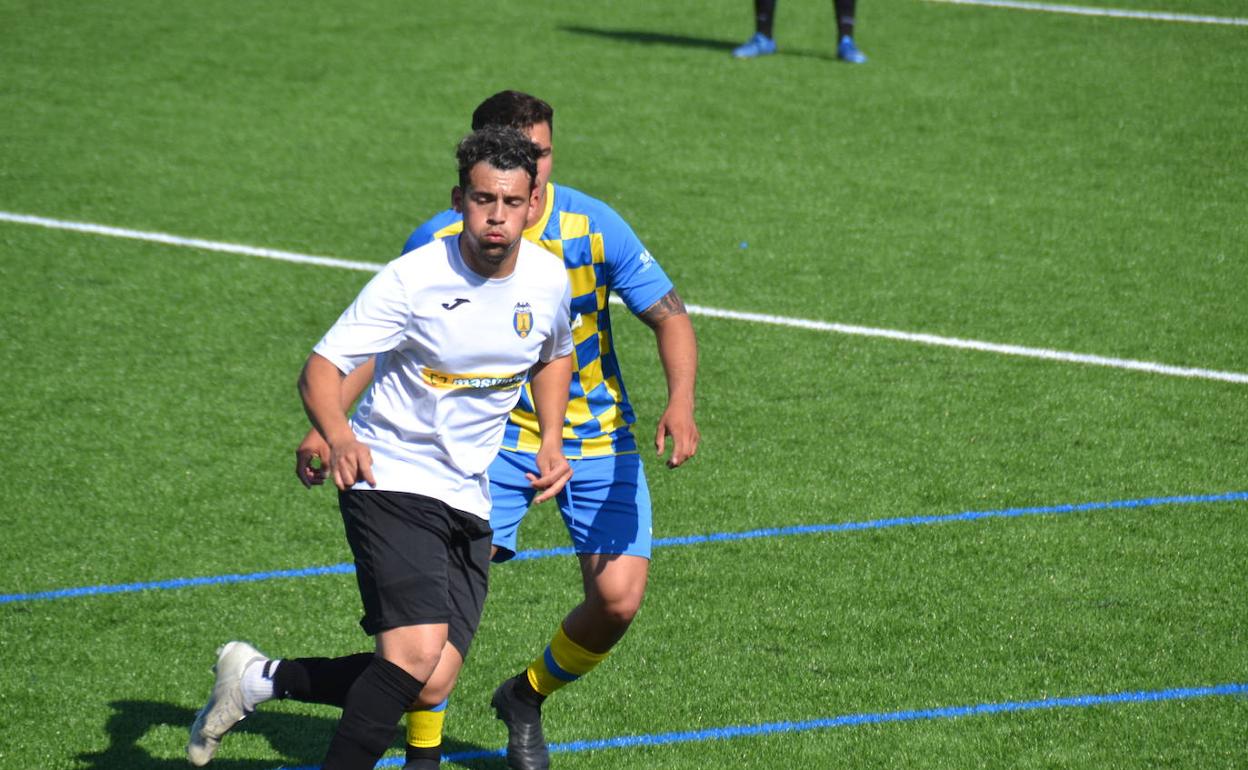 Jugador del Pedreguer en un encuentro ante el Dénia. 