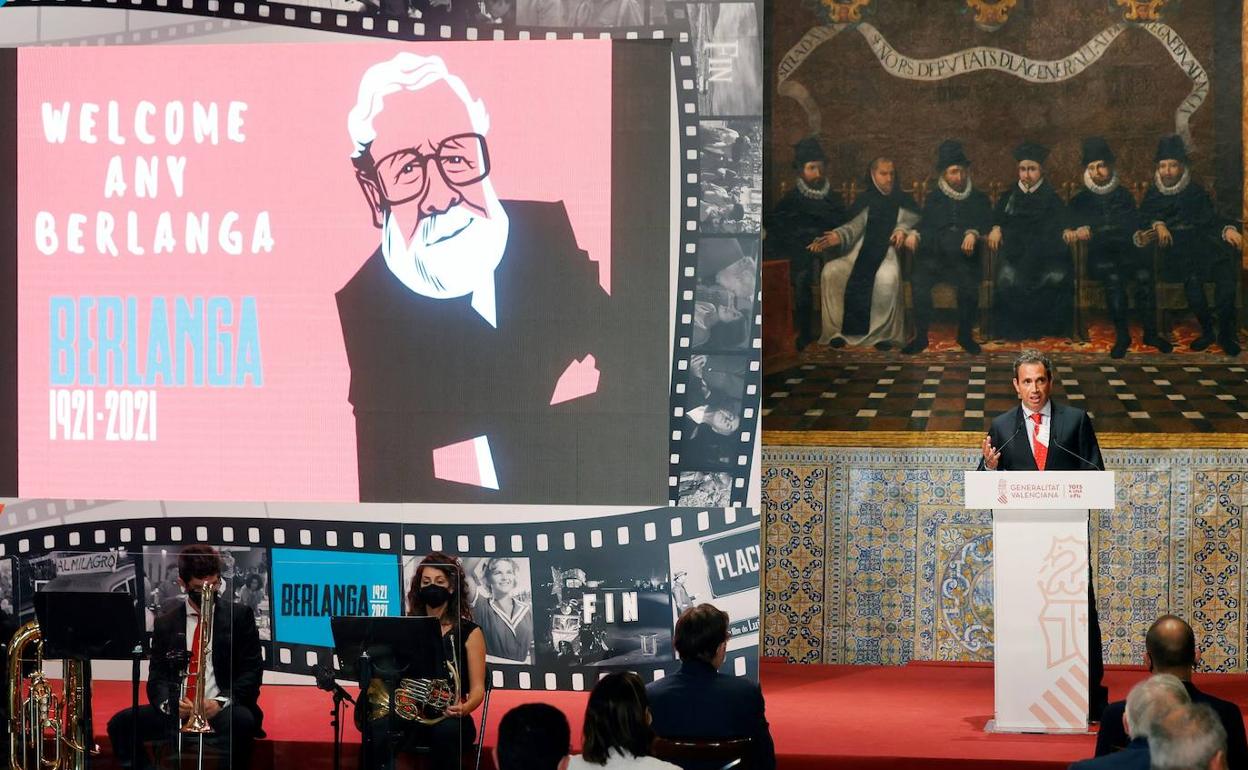 Un momento del homenaje al cineasta valenciano Luis García Berlanga en el Palau de la Generalitat.