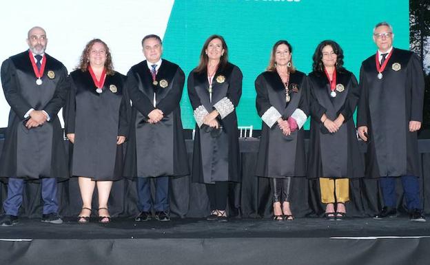 Entrega de las Medallas al Mérito en el Servicio a la Abogacía Valenciana a los ex miembros de la Junta de Gobierno del Colegio de Abogados de Valencia: José Soriano, Concepción Cortés, Ramón Igual y Ester Sanchís. 