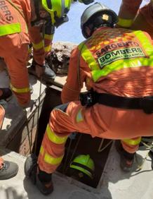 Imagen secundaria 2 - Pozo L&#039;Eliana | Rescatan a un hombre que había caído a un pozo en su chalet de L&#039;Eliana