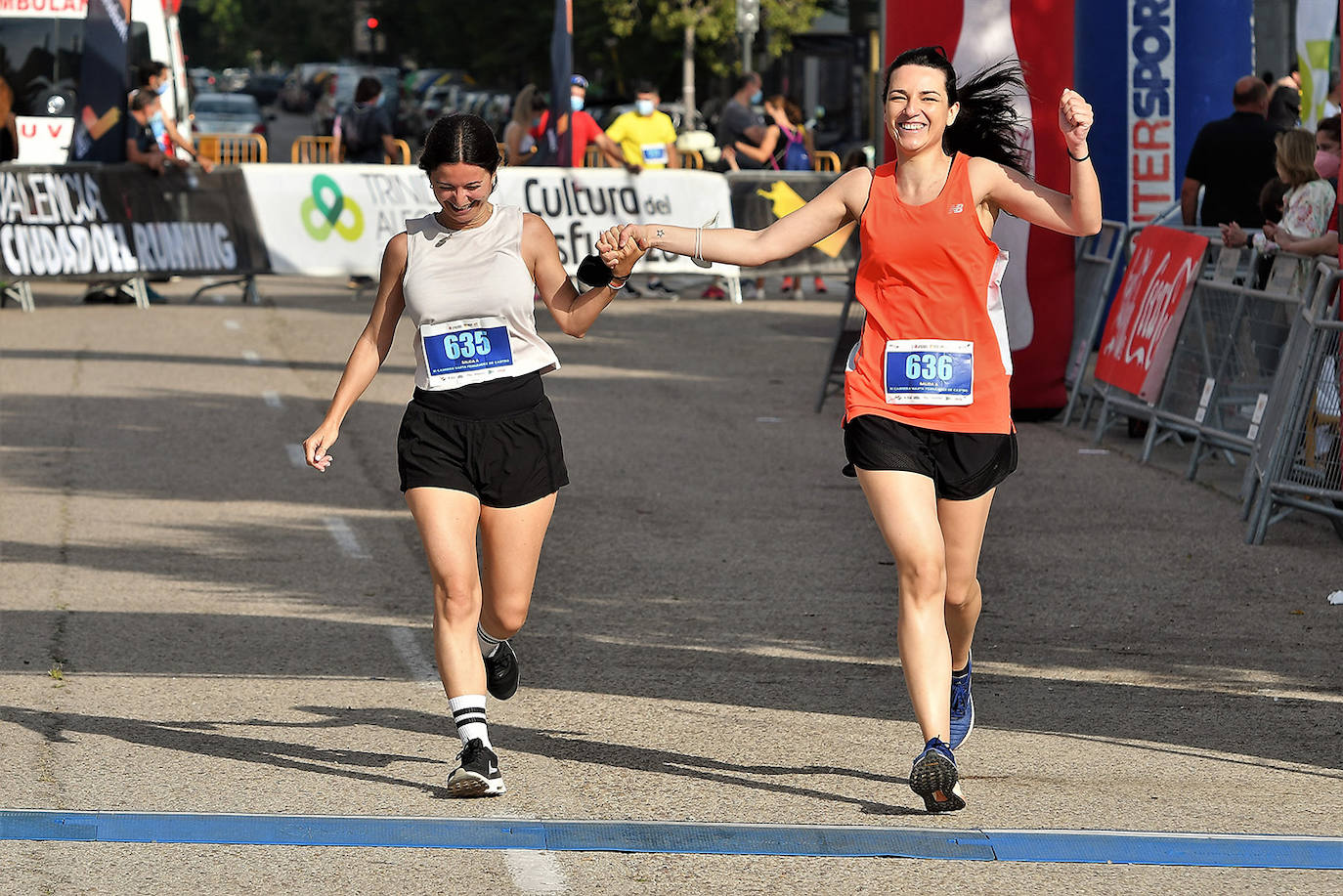 Las calles de Valencia se han llenado de corredores con la tercera edición de la carrera Marta Fernández de Castro, que ha reunido a 1.400 participantes. 