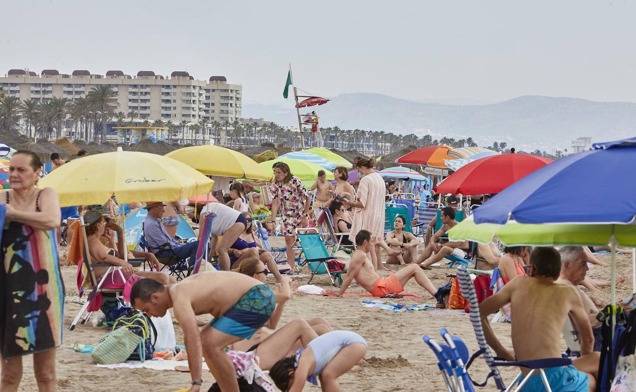 La playa de la Malvarrosa durante el pasado fin de semana.