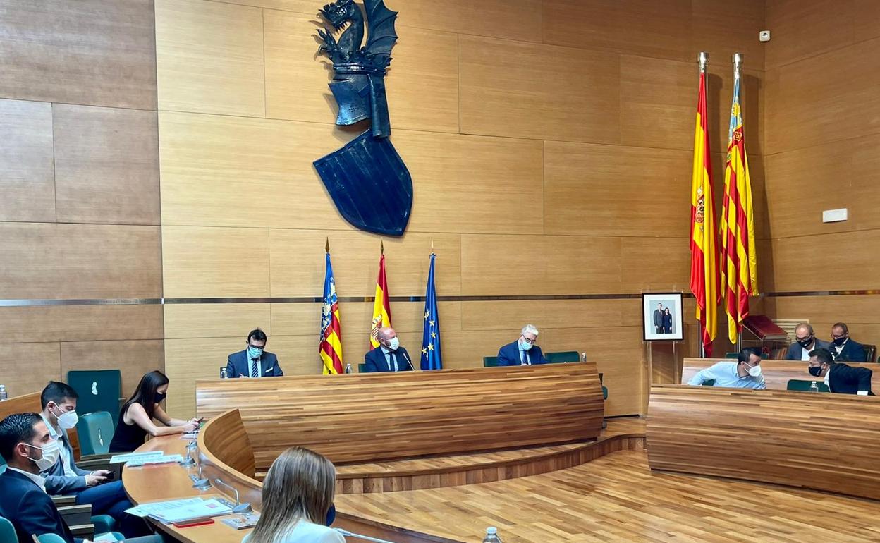 Toni Gaspar preside el pleno de la Diputación de Valencia, hoy. 