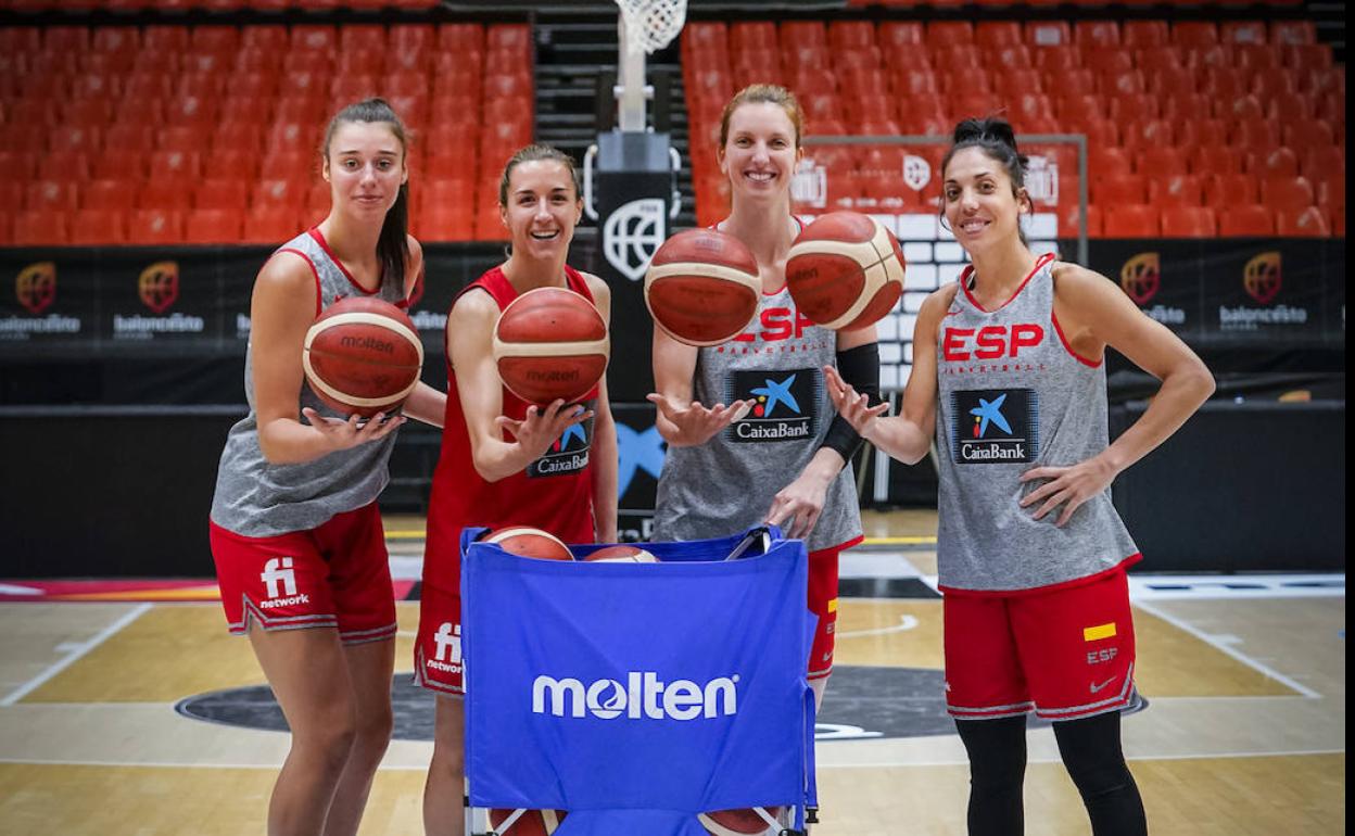 Carrera, Casas, Gil y Ouviña, durante un entrenamiento con España en la Fonteta. 