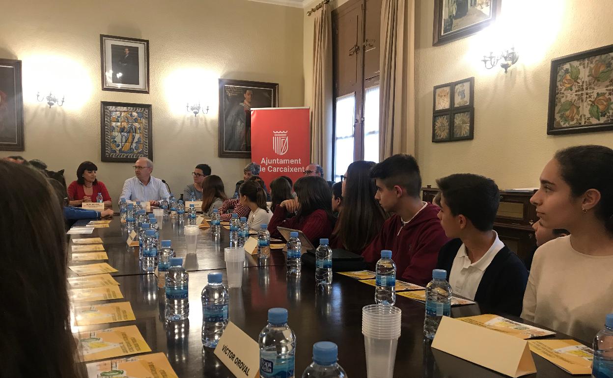 Reunión con menores en Carcaixent.  