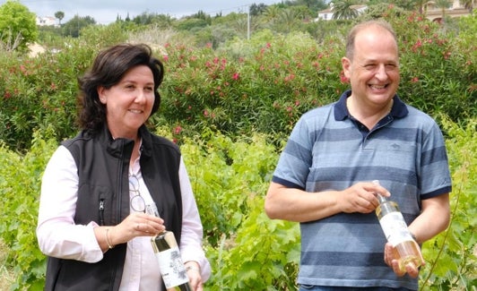 Cristina Rodríguez y el padrino de la vendimia de este año, Juan Moll. 