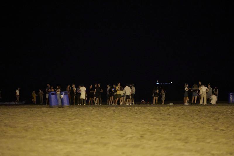 Botellón en la playa de Valencia, anoche