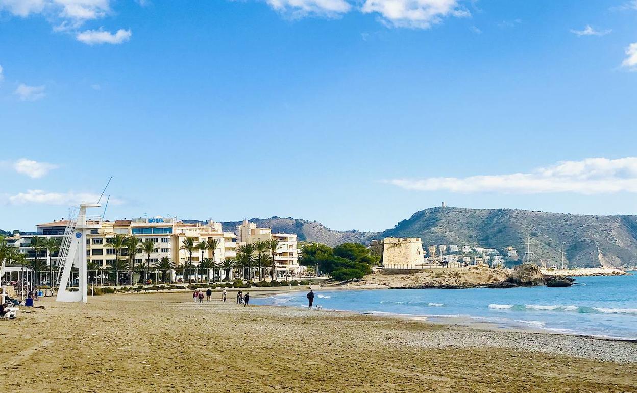 La playa de l'Ampolla de Moraira. 