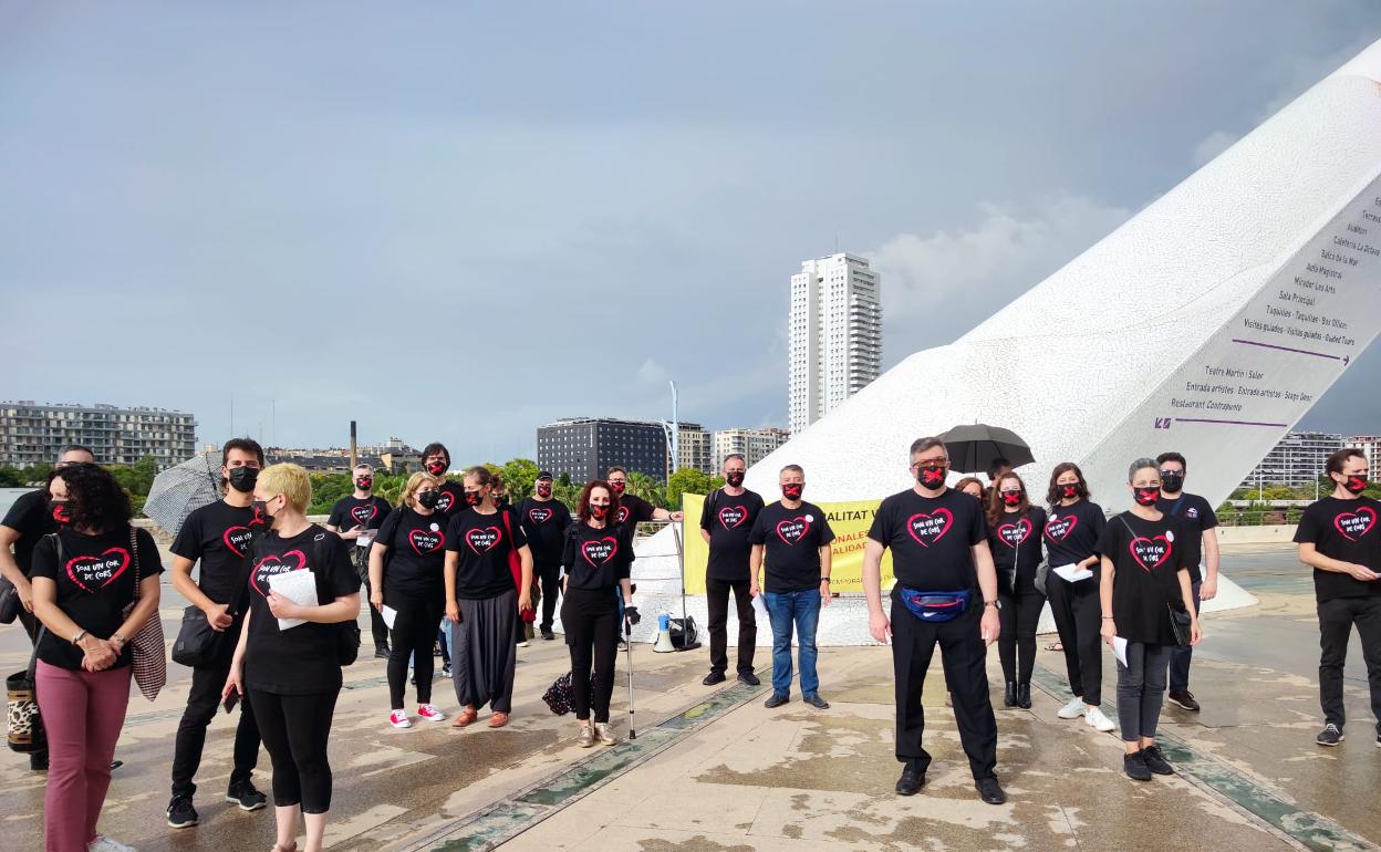 La protesta del Cor de la Generalitat, ayer, en Les Arts. 