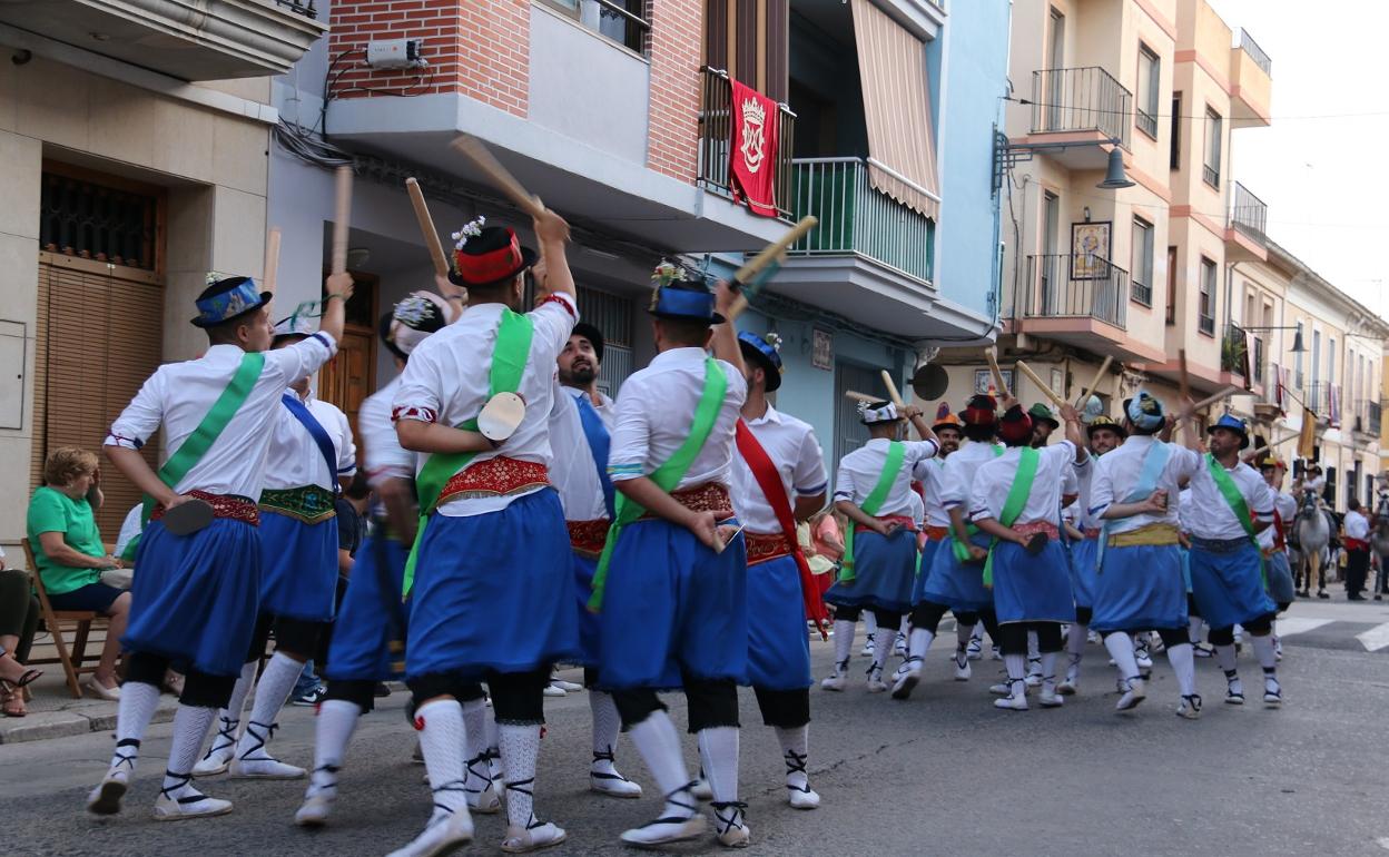 Uno de los bailes de l'Entrà de l'Alcúdia. 