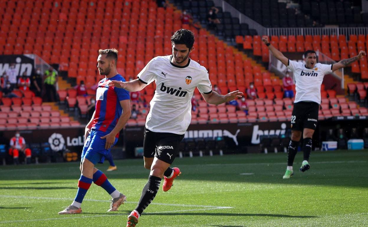 Gonçalo Guedes, uno de los jugadores con los que el Valencia busca conseguir ingresos