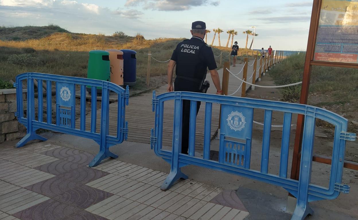 Cierre de las playas de Canet d'En Berenguer. 