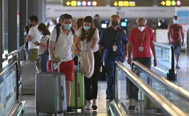 España exigirá PCR negativa o vacuna completa a los ciudadanos de Reino Unido