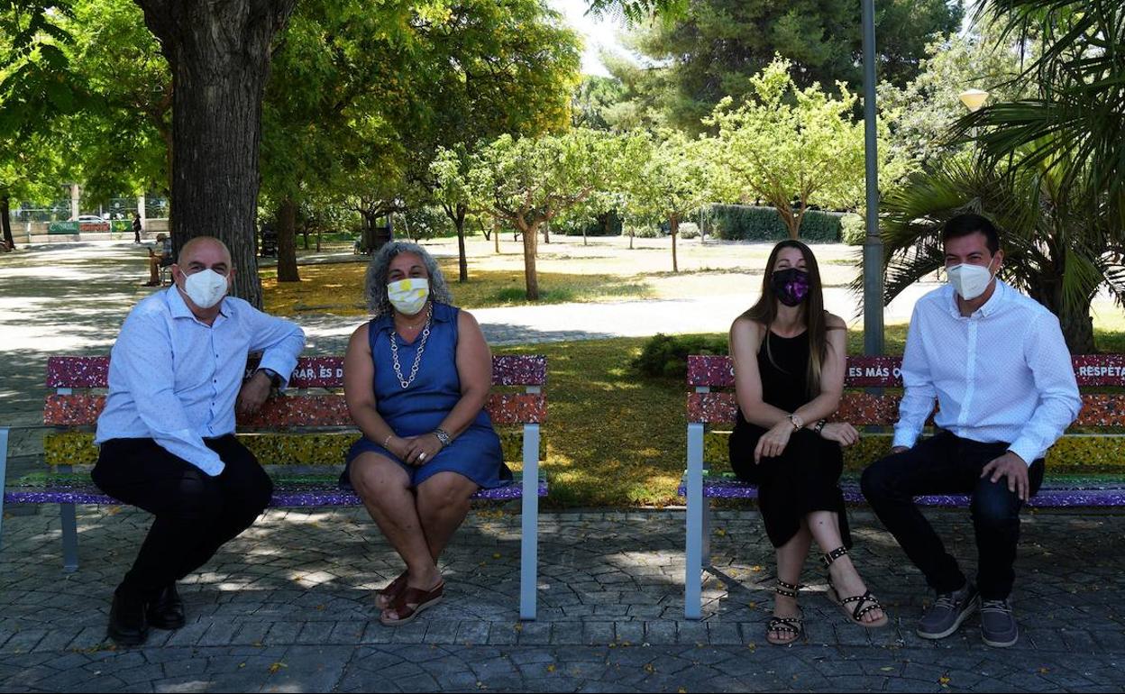 El alcalde, Rafa García, con los concejales Yolanda Andrés, Manuela Carrero y Manuel Pérez Menero. 