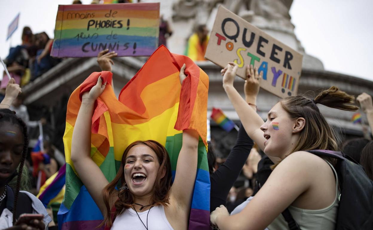 Marcha del Orgullo, ayer en París. 
