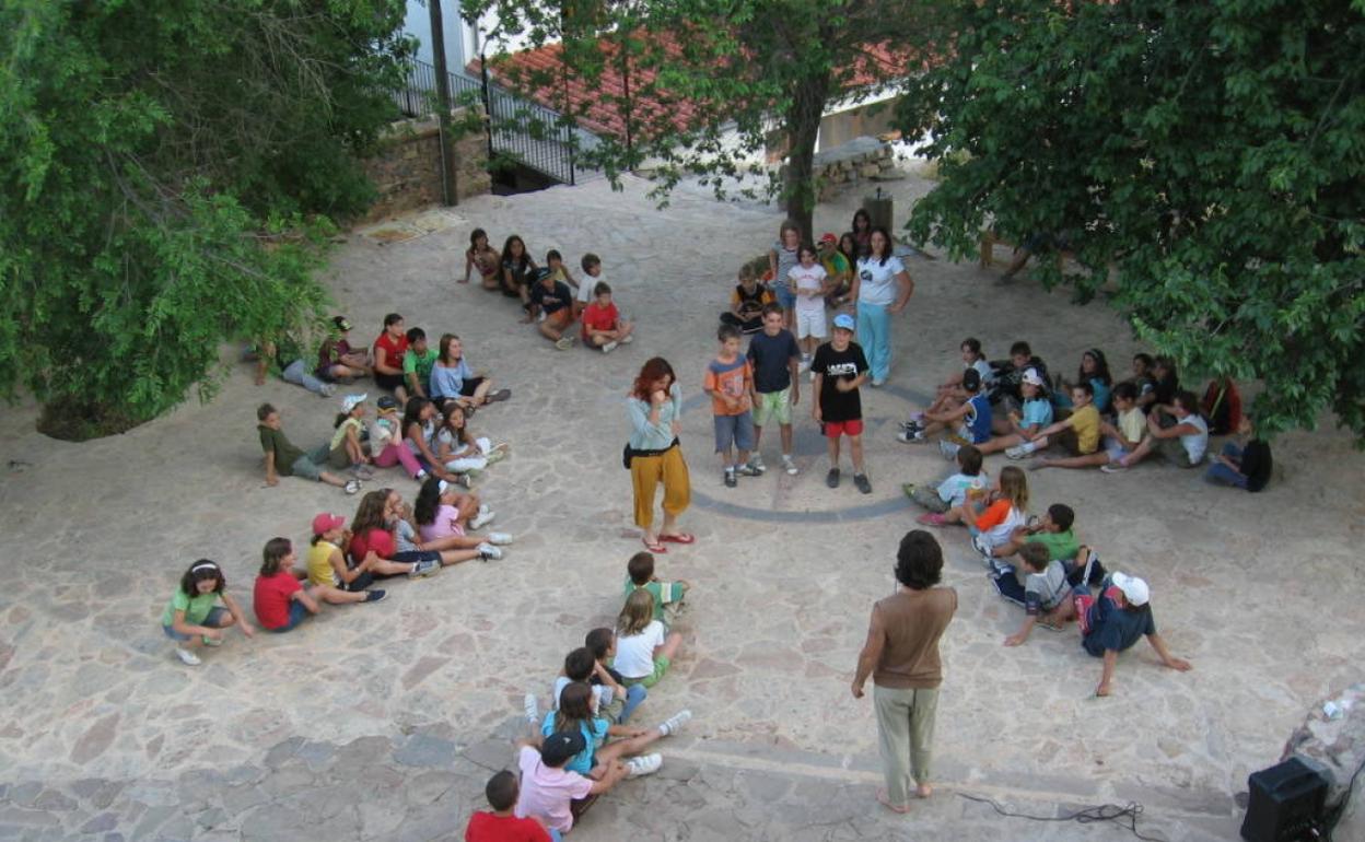 Animación en Mas de Noguera, que este verano ha organizado cuatro campamentos.