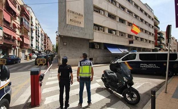 Dos policías fuera de servicio salvan en Benidorm a una mujer que se ahogaba con la maniobra 'Heimlich'