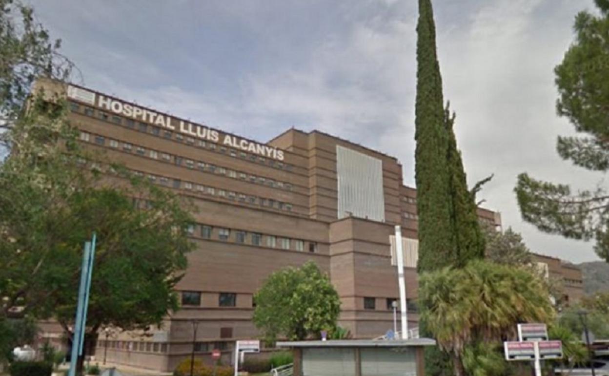 Actualmente hay tres personas ingresadas en planta en el Hospital de Xàtiva por Covid. 