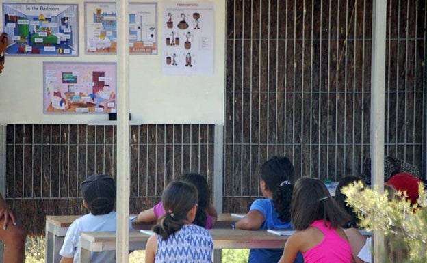 Clases al aire libre en Summe Camp, en Olocau.