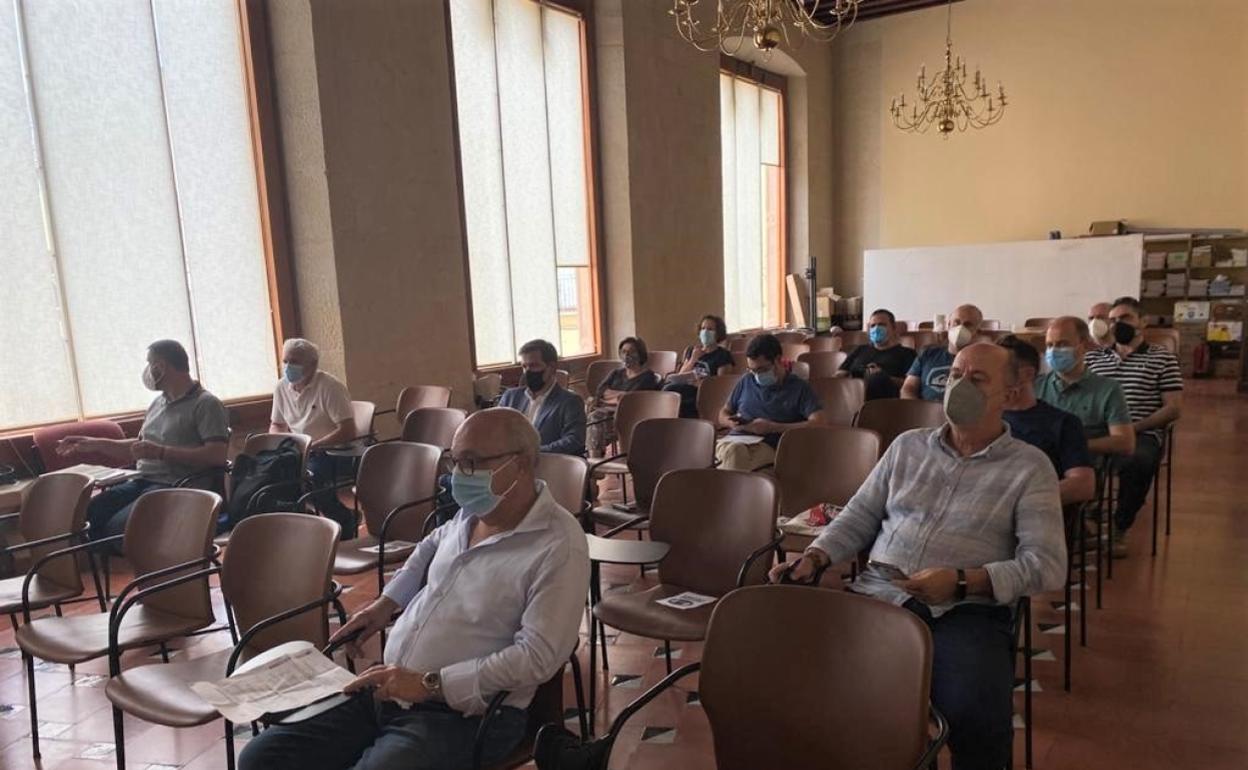 Los alcaldes y alcaldesas de la Mancomunitat durante el pleno. 