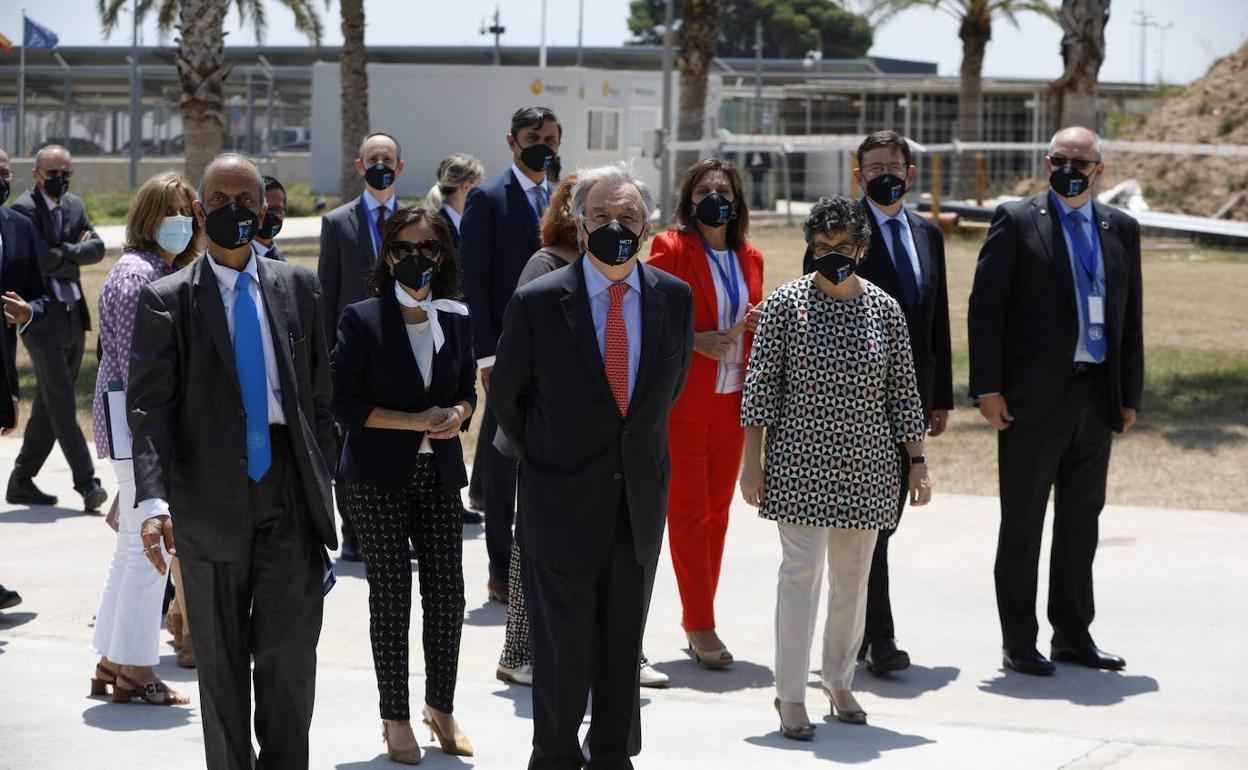 Antonio Guterres en su visita a la base de la ONU. 