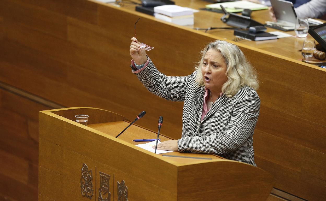 María José Ferrer San Segundo, en la tribuna de Les Corts. 