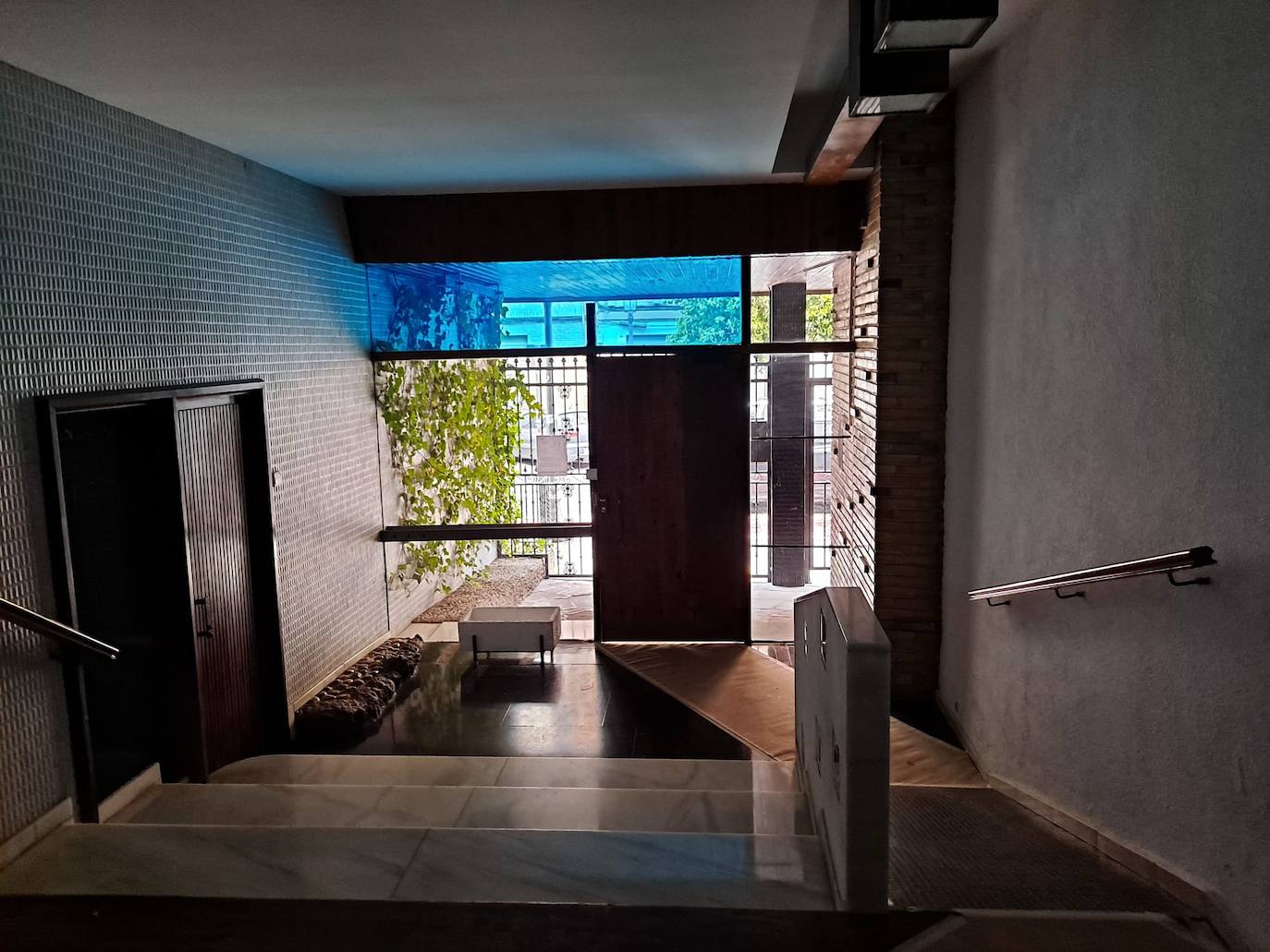 Interior del zaguán del edificio San Remo