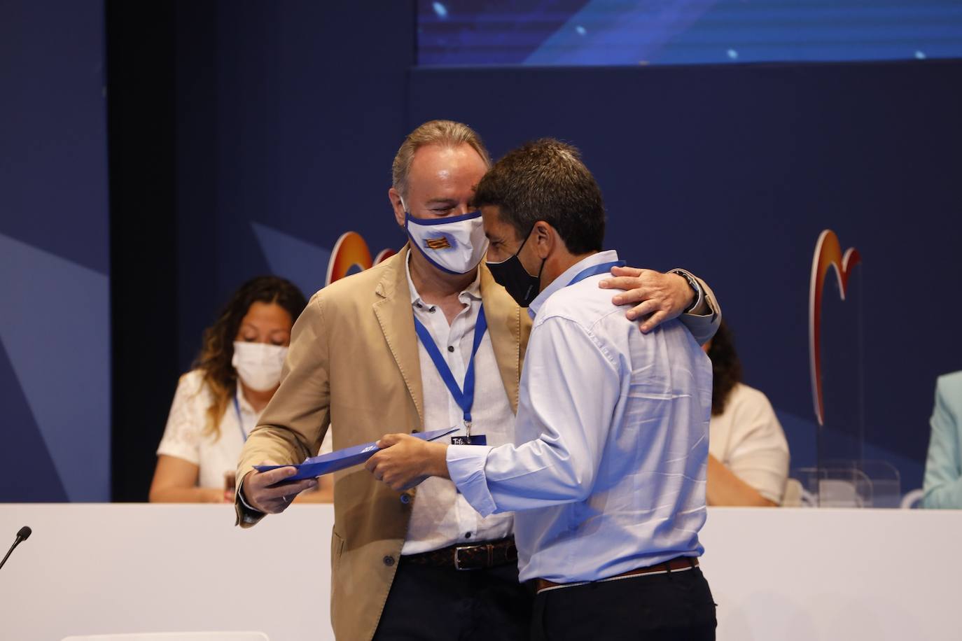 El XV Congreso Autonómico del Partido Popular se celebra este sábado en las salas del Palau de Les Arts. El expresidente de la Generalitat Alberto Fabra es el encargado de presidir el cónclave de los populares y proclamar como nuevo presidente del partido a Carlos Mazón.