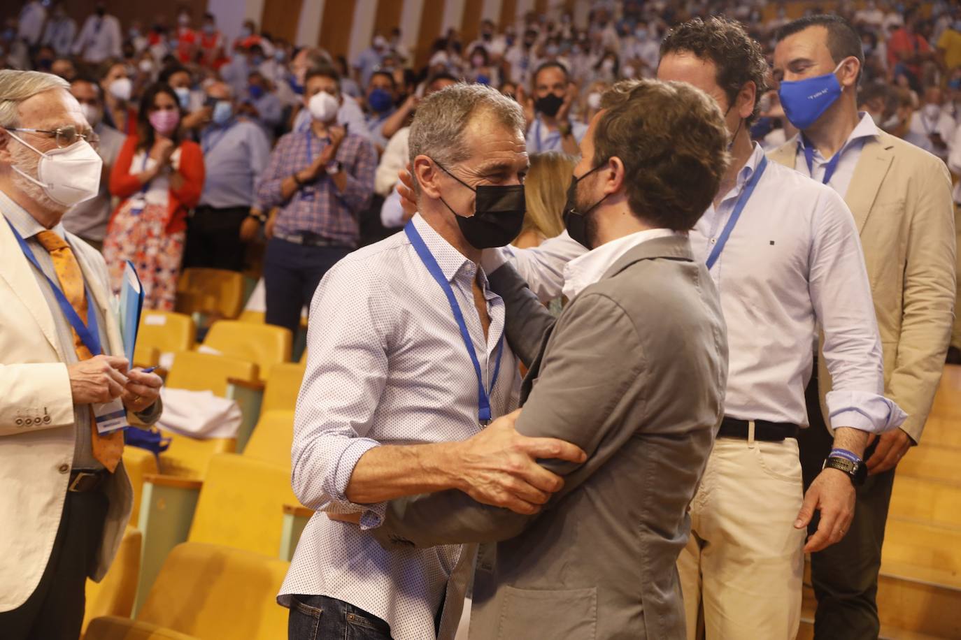 El XV Congreso Autonómico del Partido Popular se celebra este sábado en las salas del Palau de Les Arts. El expresidente de la Generalitat Alberto Fabra es el encargado de presidir el cónclave de los populares y proclamar como nuevo presidente del partido a Carlos Mazón.