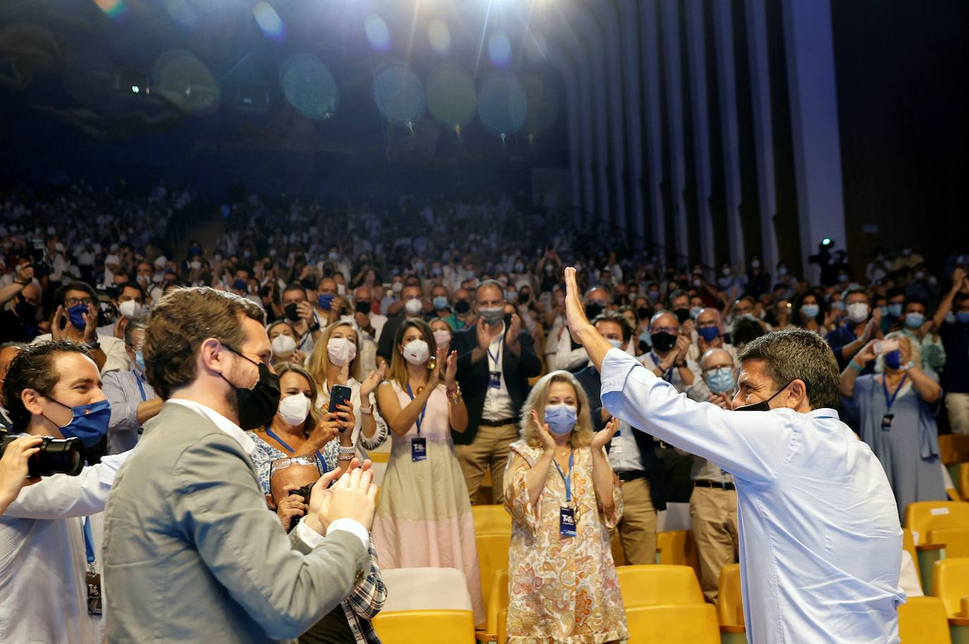 El XV Congreso Autonómico del Partido Popular se celebra este sábado en las salas del Palau de Les Arts. El expresidente de la Generalitat Alberto Fabra es el encargado de presidir el cónclave de los populares y proclamar como nuevo presidente del partido a Carlos Mazón.