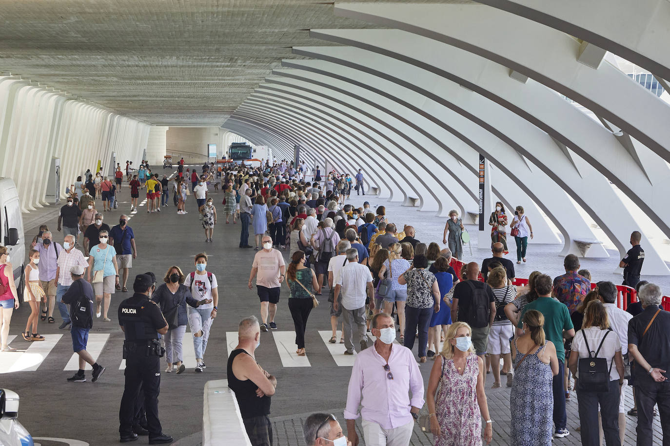 Colas para vacunarse en Valencia este sábado 3 de julio. 