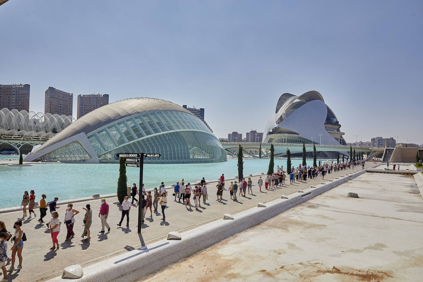 Colas para vacunarse en Valencia este sábado 3 de julio. 