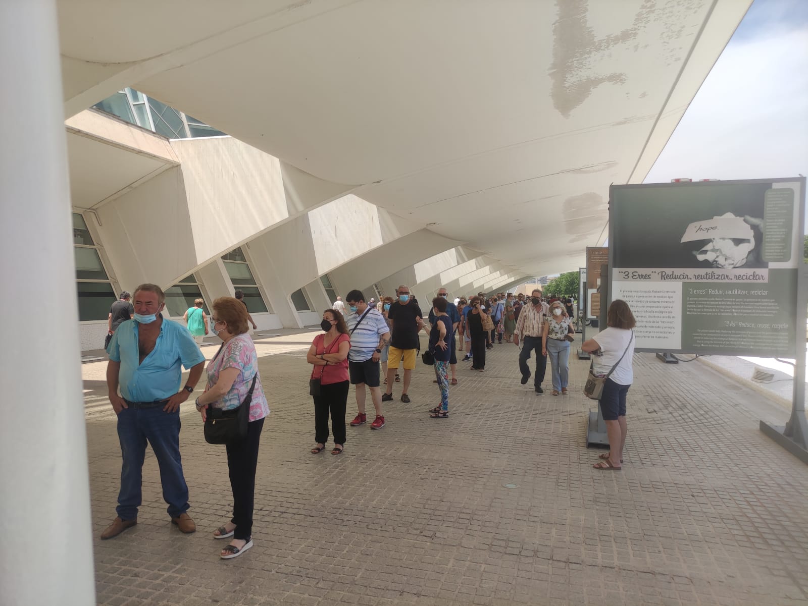 Colas para vacunarse en Valencia este sábado 3 de julio. 