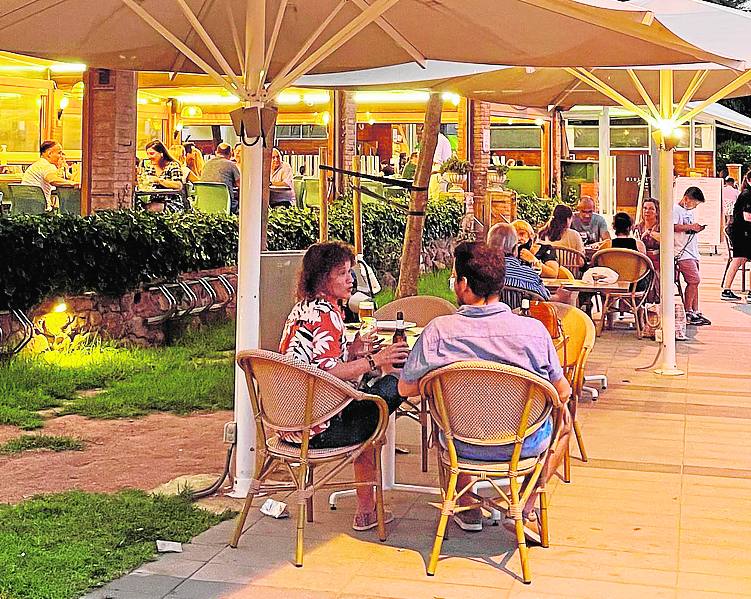 Cafetería Torreón, un lugar con mucho encanto junto a la playa. 