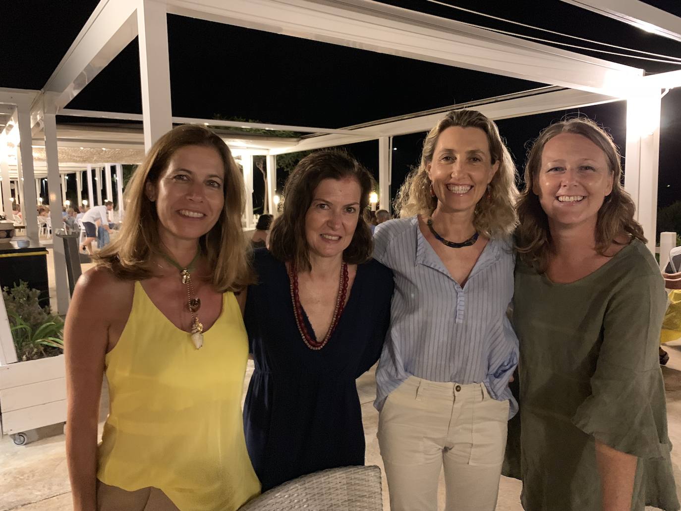 Begoña Aguirre, Belén Valiente, Belén Bordils y Carolina Gómez en el Club Palasiet de Benicàssim.