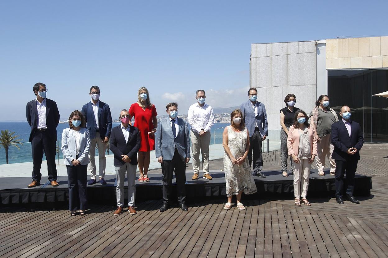 Foto de familia con los participantes en la cumbre. Isaac Buj/Europa Press
