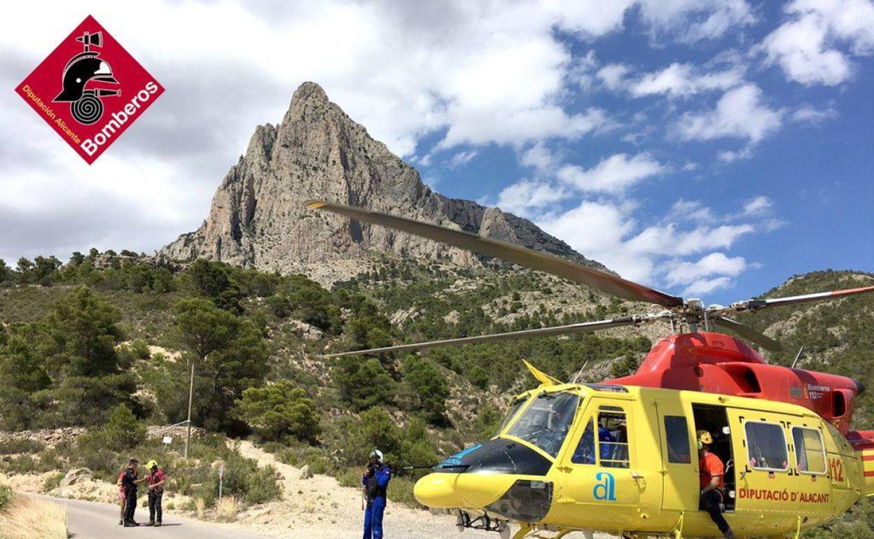 El helicóptero durante los trabajos de rescate. 