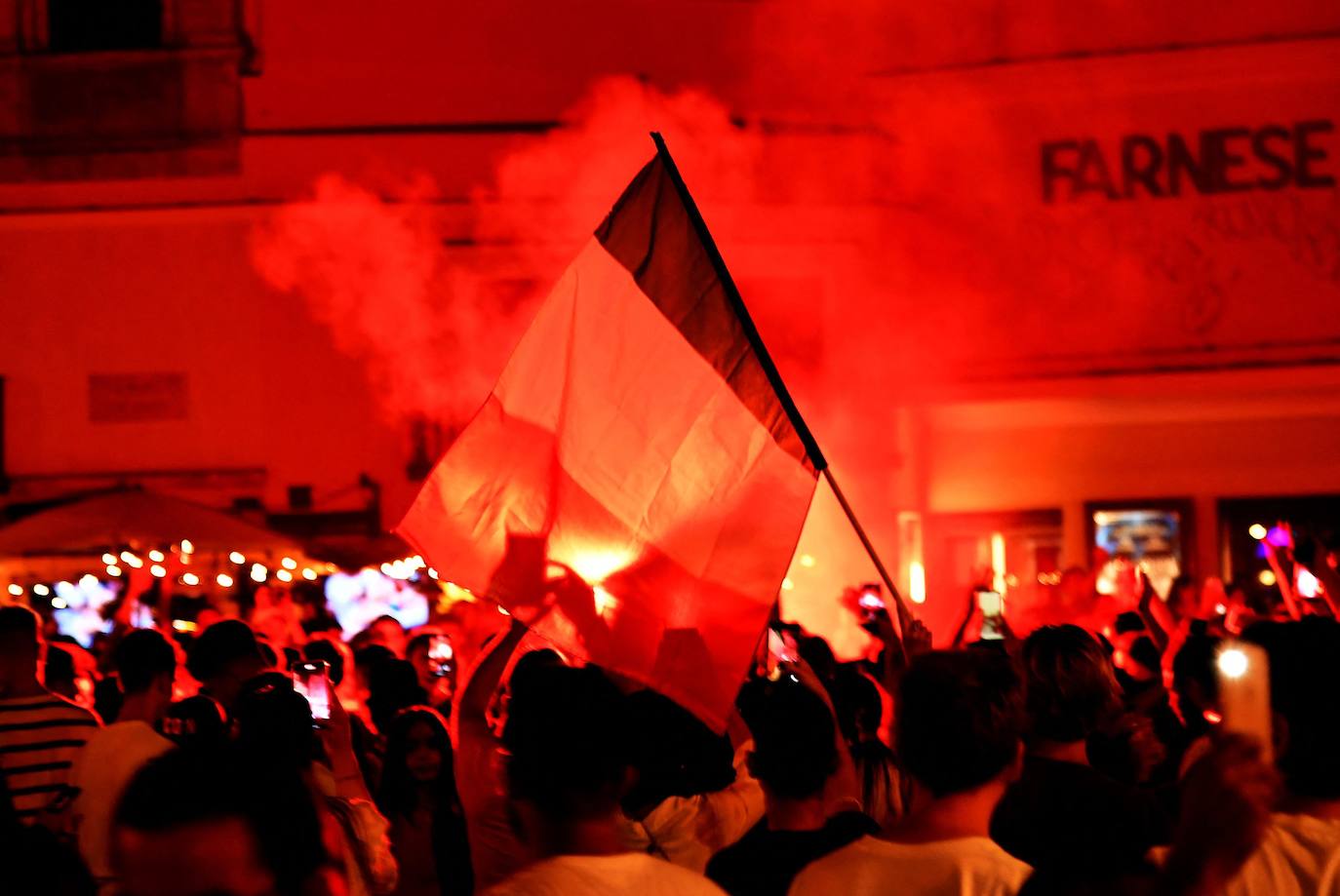 La victoria ante España desata la euforia en la calles de Roma.