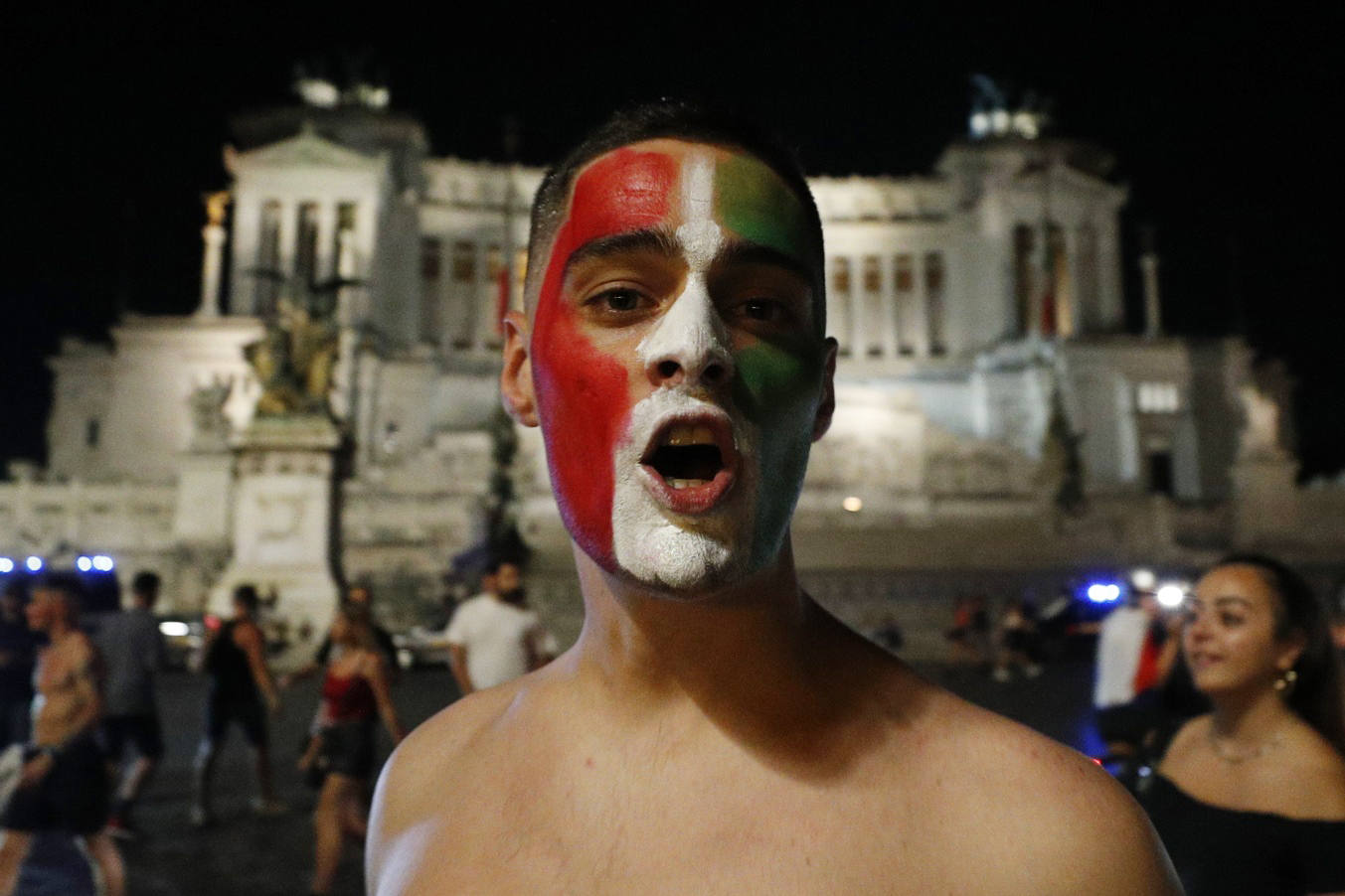 La victoria ante España desata la euforia en la calles de Roma.