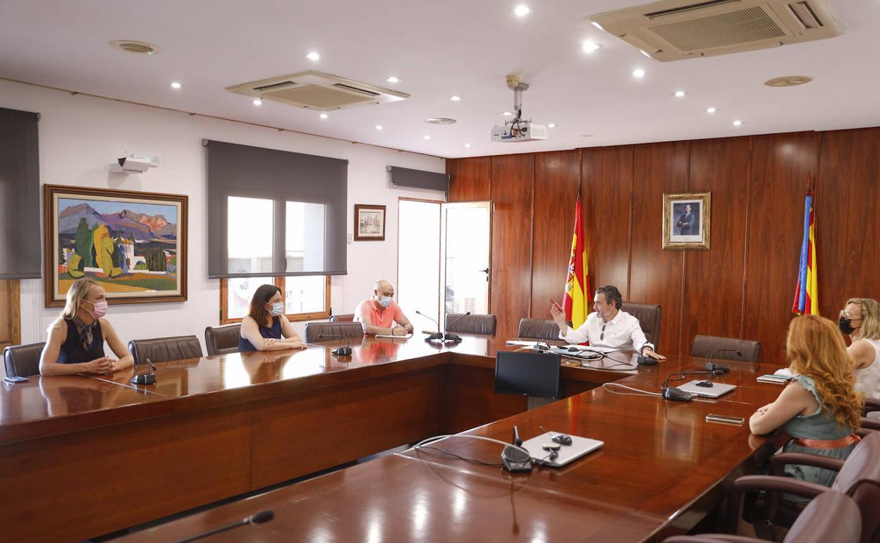 Reunión en l'Alfàs del Pi.