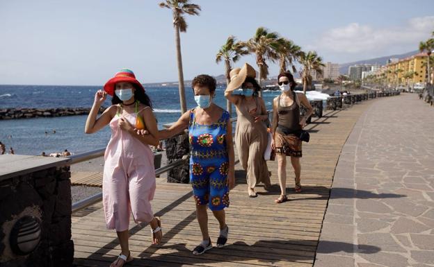 Imagen de turistas en Canarias. 