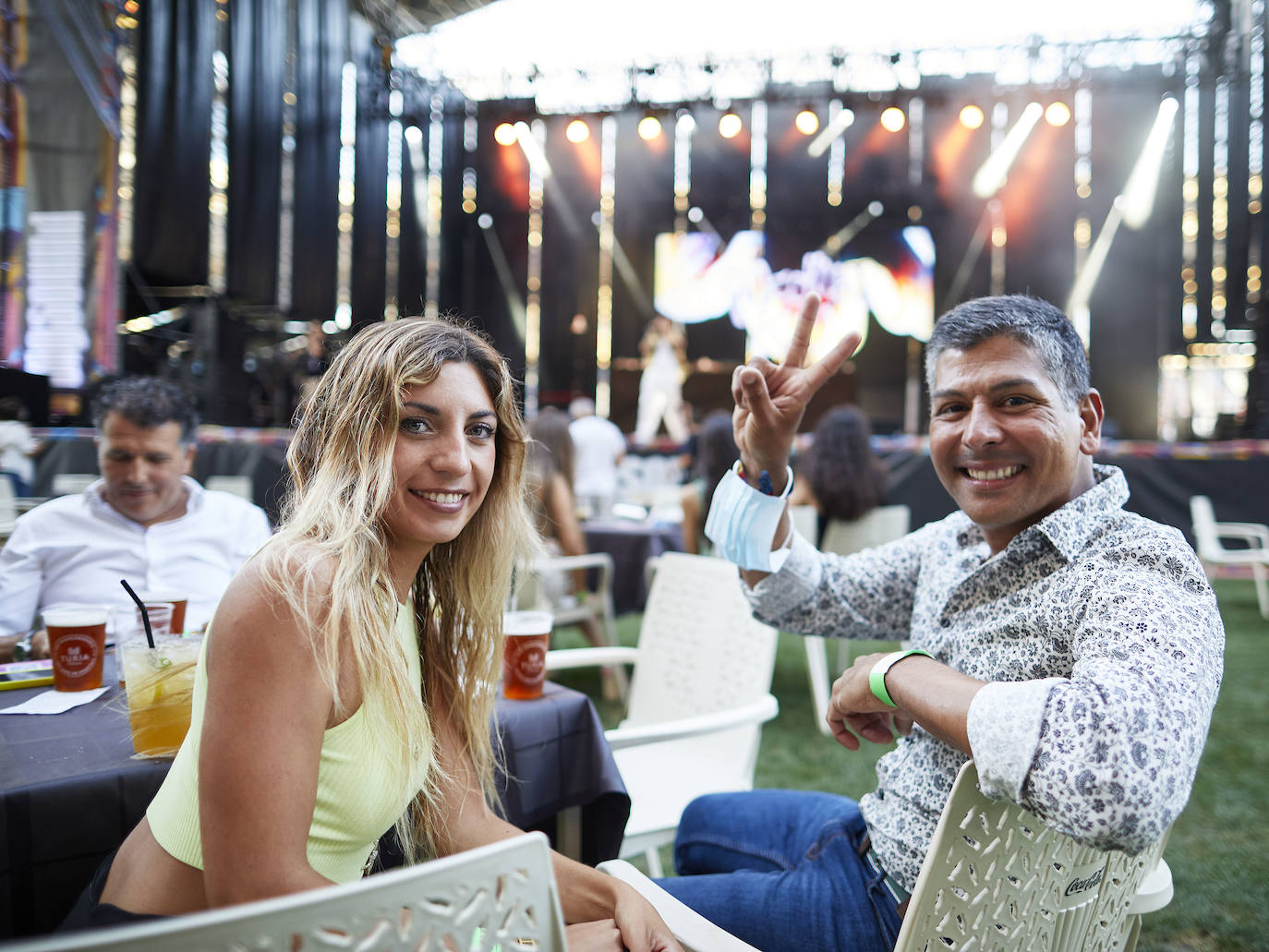 El festival de música urbana Big Sound ha devuelto este jueves el ritmo a Valencia. Cinco horas de música en el estadio del Levante UD con Nassim, Robie, Chilax, Medina Kid, el 'dj' Del Puerto, Don Patricio, Chema Rivas y Ana Mena. El festival continuará el sábado con las actuaciones de Bad Gyal, Danny Romero y Mueveloreina, entre otros. 